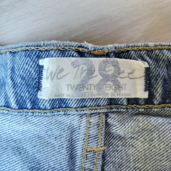 We The Free 28 High Rise Distressed Relaxed Fit Jeans, Sz 30 - Picture 9 of 16